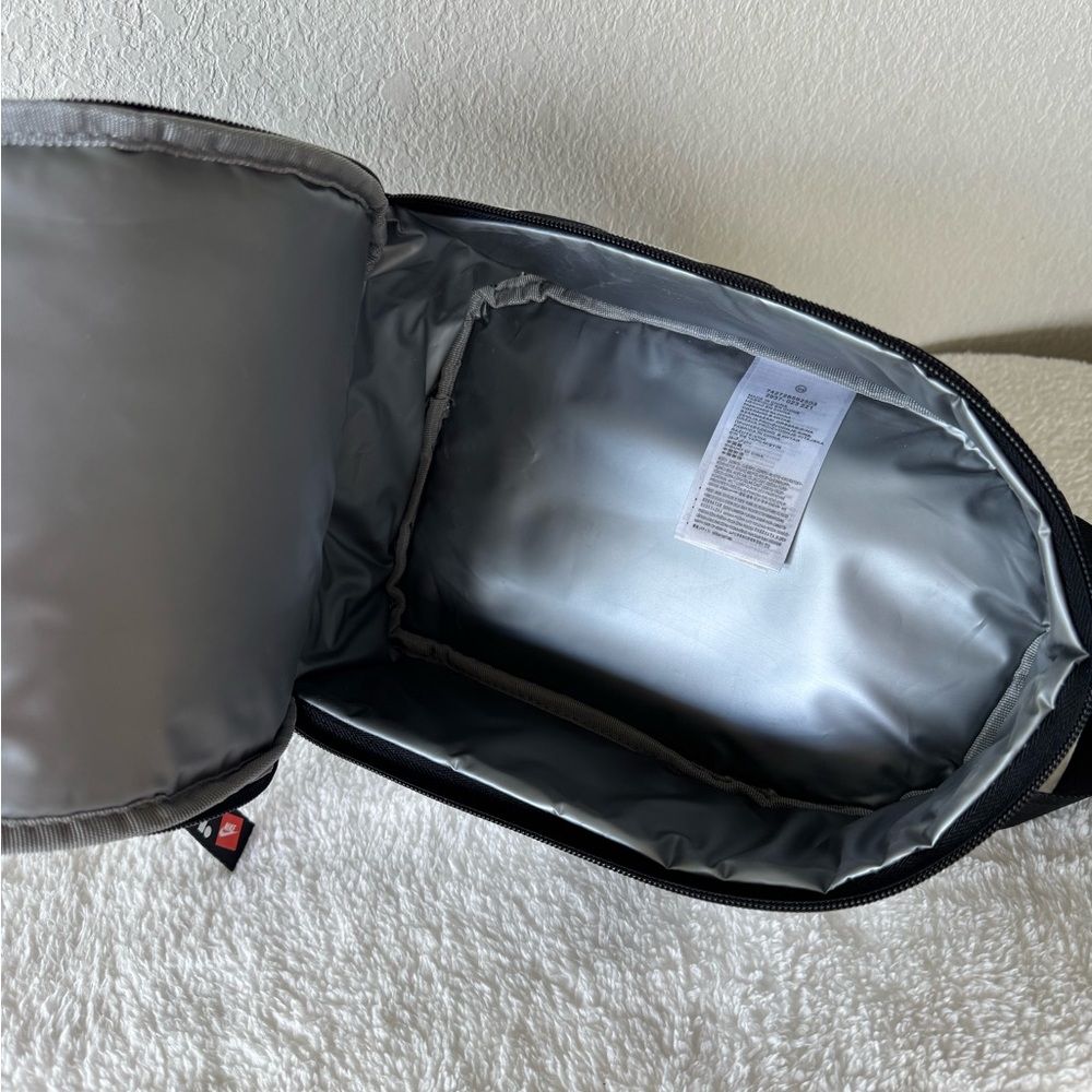 Black Nike Multi Zip JDI Fuel Pack Lunch Box - Picture 10 of 10